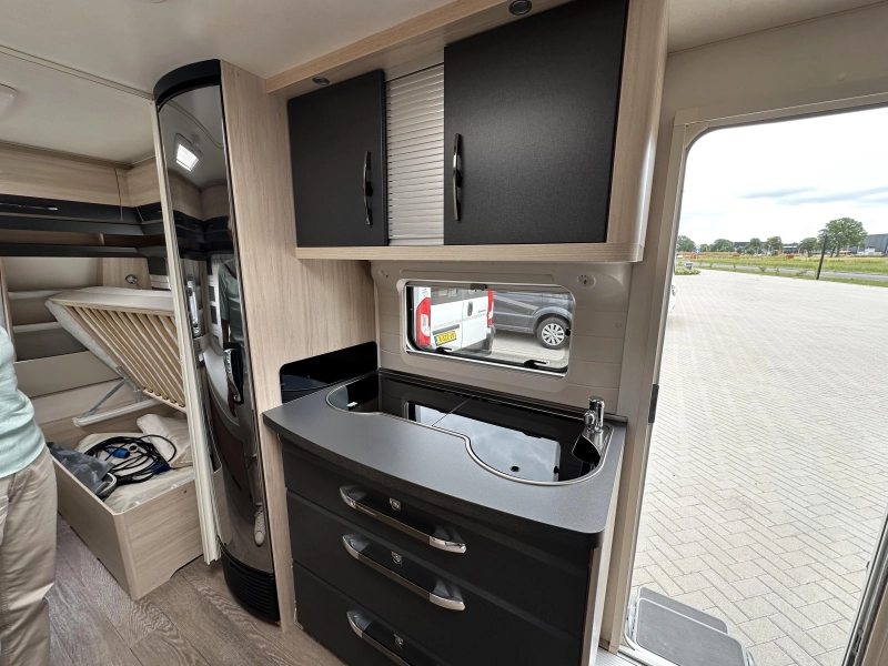 Hobby De Luxe Special 495 UL mover - voortent 