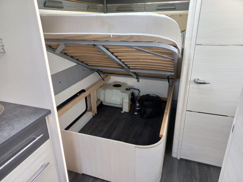 Caravelair Artica 520 mover-cassette-TV-beugel  foto: 13