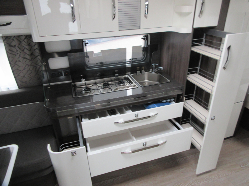 Hobby Prestige 560 UL RONDZIT HOGE KOELKAST  foto: 8