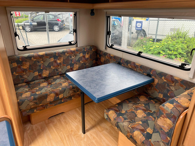 Hobby De Luxe 400 SF | Luifel | Fietsenrek | Mover Half Automaat | Vastbed | Dinette (Treinzit) | Tempo 100 | Schokbrekers foto: 9