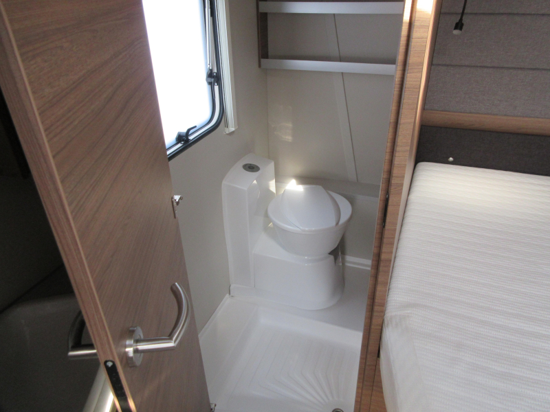 Knaus Sport E-Power Selection 500 UF ZEER NETJES  foto: 10