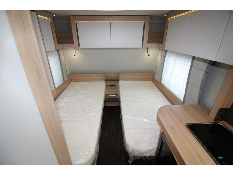 Knaus Sport 460 EU Enkele bedden & GFK dak!  foto: 8