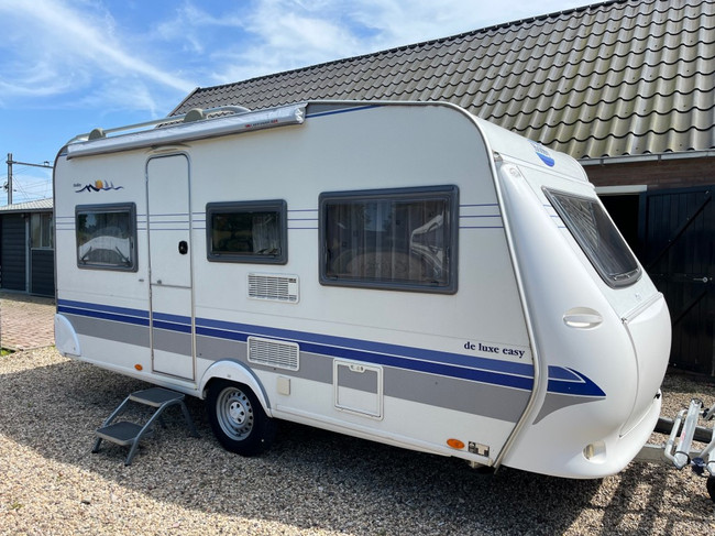 Hobby 450 De Luxe Easy vast bed , rondzit