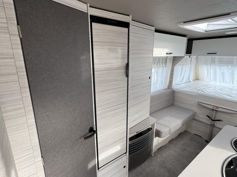 Dethleffs C'Joy 480 QLK Stapelbed met 3 bedden  foto: 9