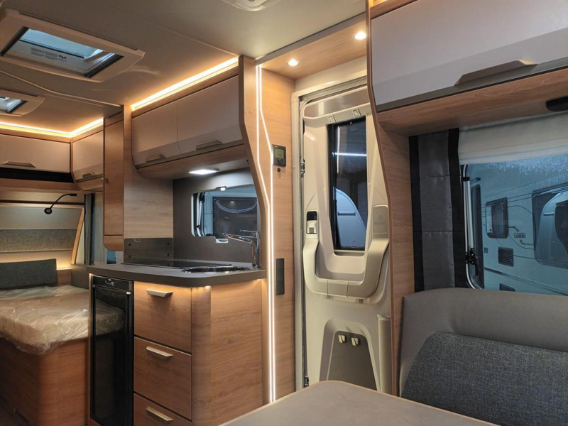 Knaus Sudwind Black Selection 460 EU 