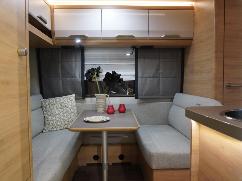 Knaus Sudwind Black Selection 420 QD COMPACT EN GROTE KEUKEN !  foto: 12