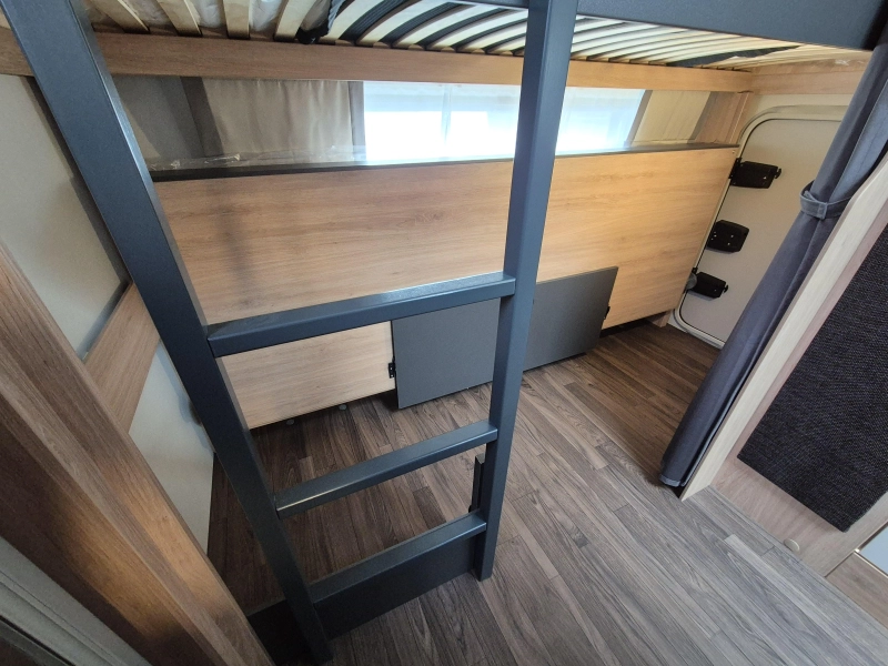 Knaus Sport Platinum 500 QDK Stapelbed en garagedeur  foto: 21