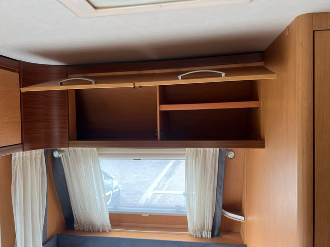 Hymer Sporting 465 | Volautomatische Mover | ZGAN Voortent | Lattenbodem | Ombouwbare Rondzit | Luifel | Fransbed | Fietsenrek foto: 18