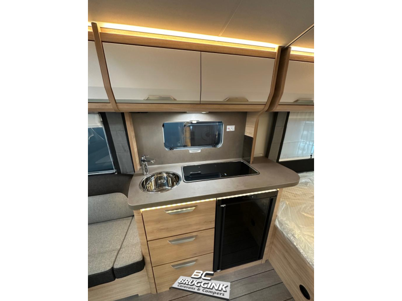 Knaus Sudwind Black Selection 450 FU FRANS BED 1700 KG 