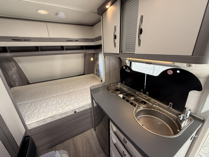 Hobby On Tour 390 SF VASTBED MOVER LUIFEL TOP  foto: 14