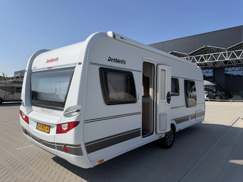 Dethleffs Nomad 530 DR queensbed / voortent 