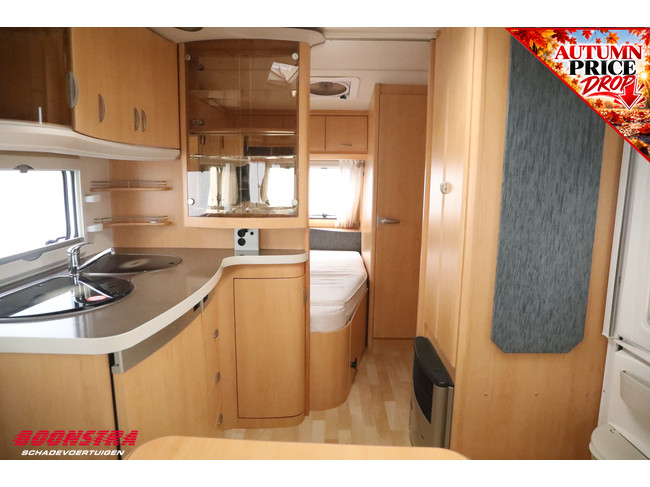 Hobby De Luxe 460 UFE Mover Luifel Fietsendrager Lengtebed Middenkeuken foto: 12