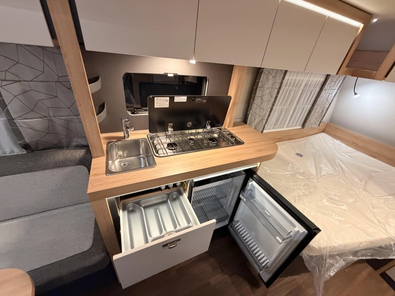 Knaus Sport 450 FU 1800 KG + Fransbed  foto: 9
