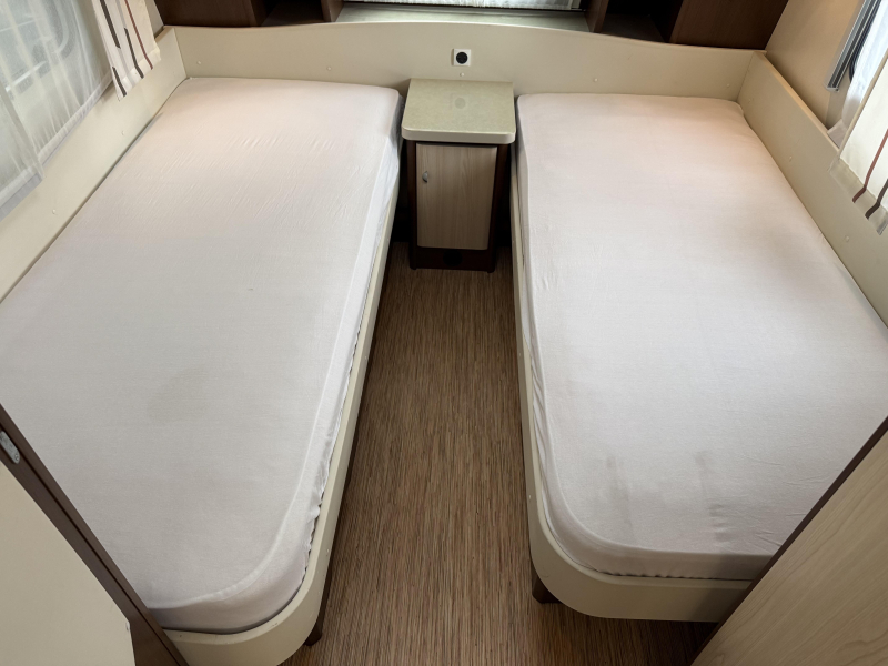 Hobby Prestige 495 UL 2 BEDDEN MOVER VOORTENT  foto: 14