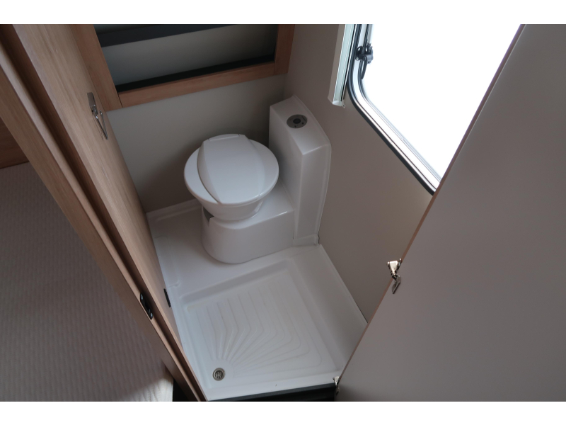 Knaus Sport 450 FU ZGAN !! MET VOORTENT  foto: 11