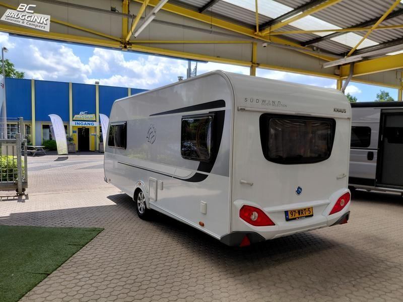 Knaus Sudwind 500 EU - ENKELE BEDDEN - RONDZIT  foto: 1