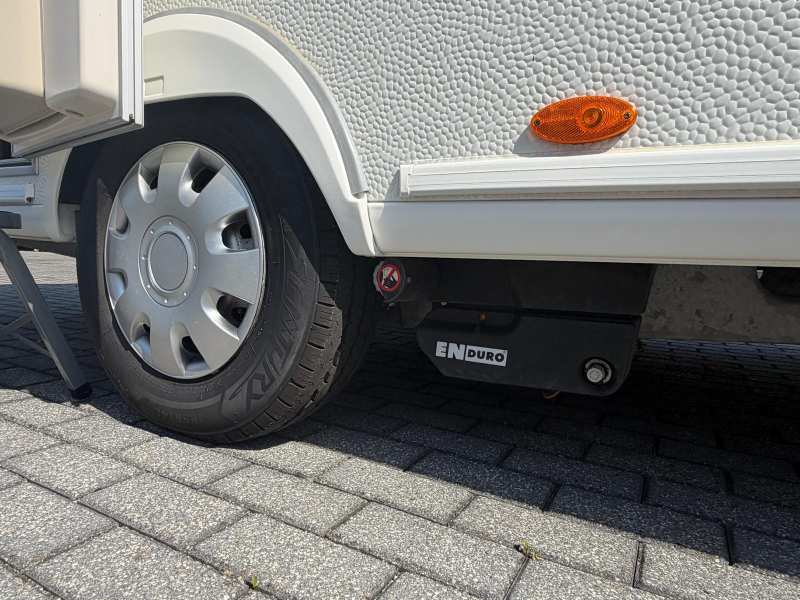 Hobby De Luxe 380 TB Met mover en luifel!  foto: 6