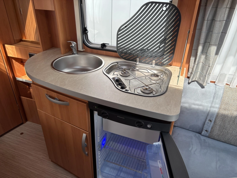 Eriba Nova Light 465 luifel mover hordeur 