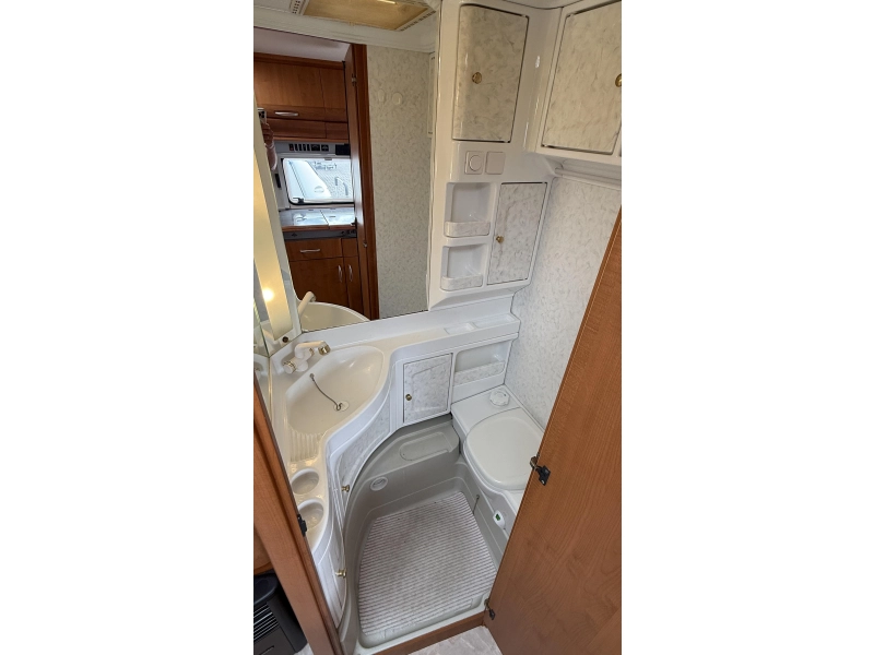 Hobby Excellent 470 UF dwars bed rondzit toilet  foto: 5