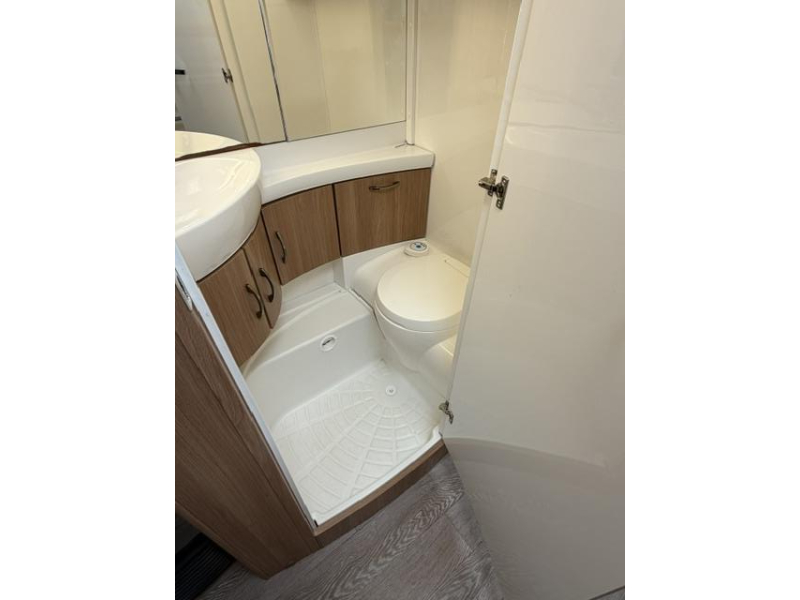 Hobby De Luxe 540 UFF Incl. Mover en Airco  foto: 21