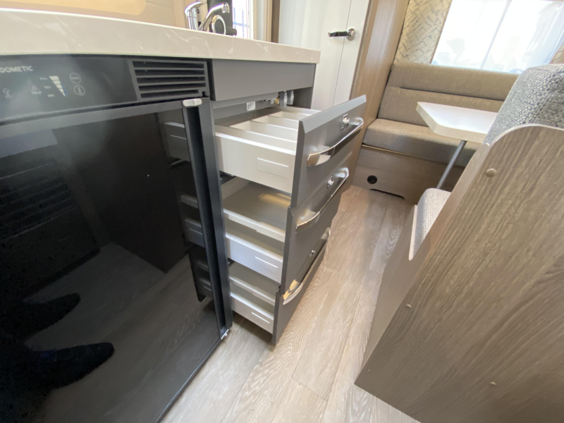Hobby On Tour 390 SF Treinzit, dwars bed  foto: 16