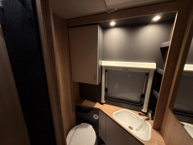 Knaus Sport Platinum 500 QDK Platinum+vloer+1800KG  foto: 8