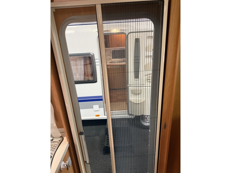 Knaus Sport 500 FDK STAPELBED VASTBED ZITJE  foto: 14