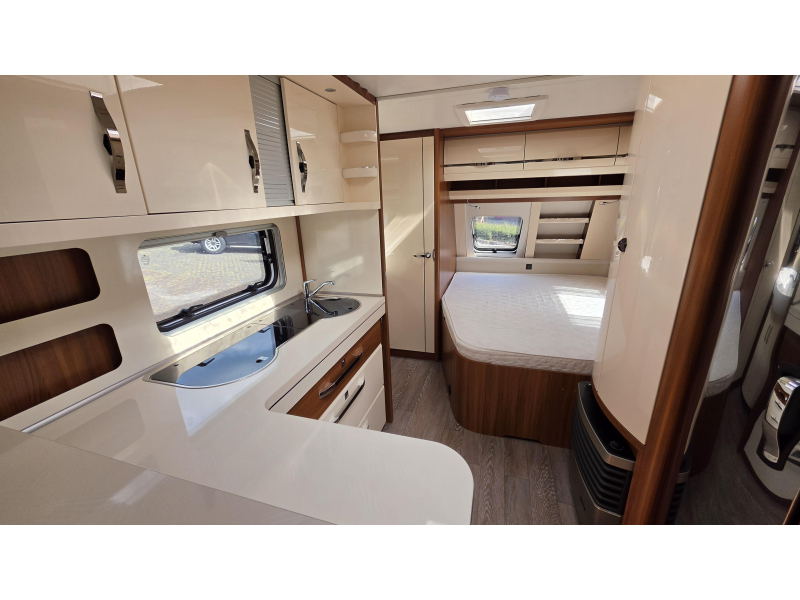 Hobby Excellent 560 CFE voortent nieuwstaat 