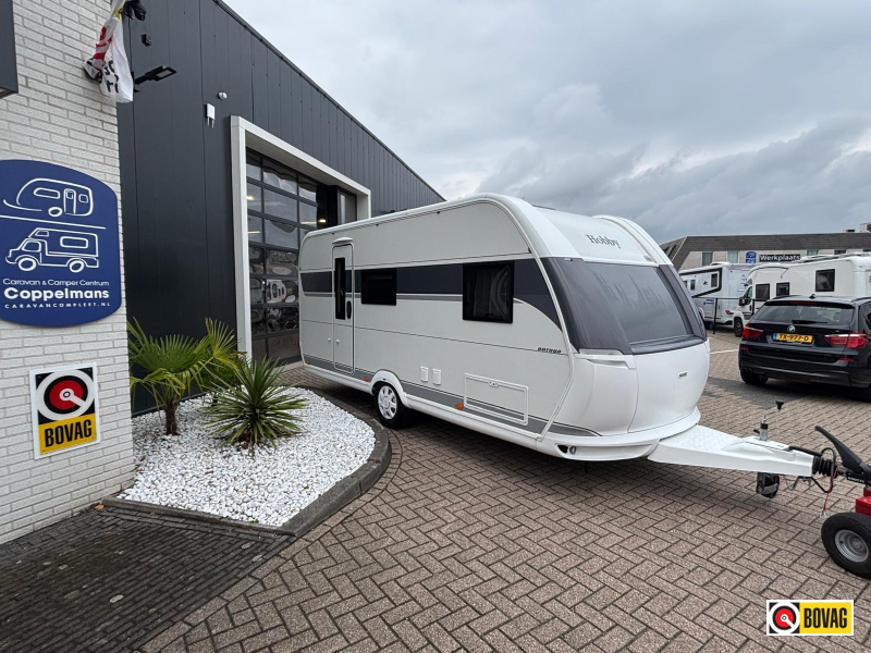 Hobby On Tour 470 KMF met voortent en stapelbed  hoofdfoto: 1
