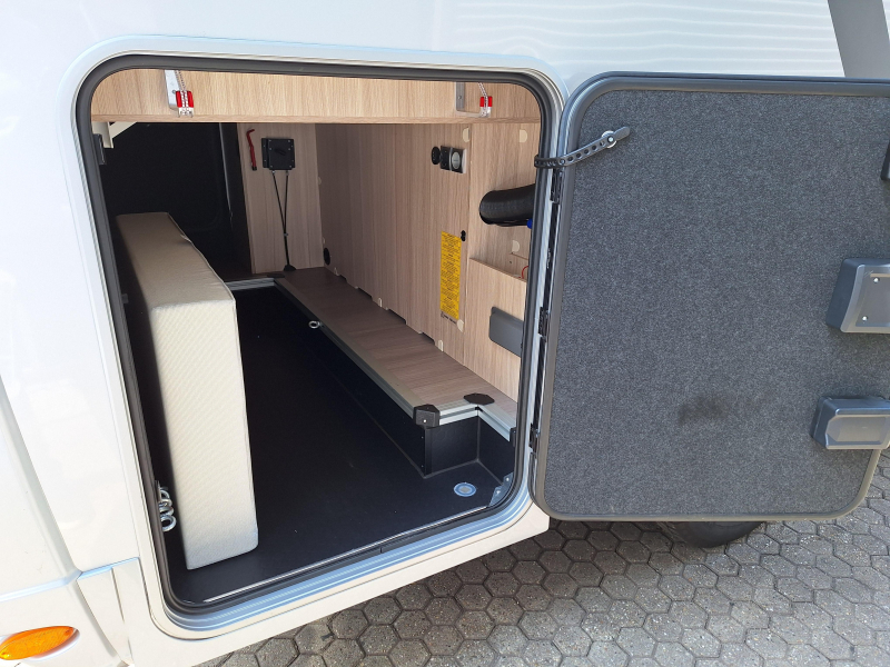 Adria Compact Supreme SC QUEENSBED+LEVELSYSTEEM  foto: 12