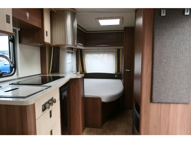 Bürstner Averso 460 TS mover, luifel en voortent  foto: 9