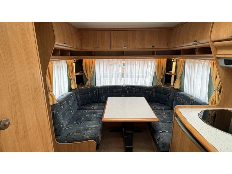 Hobby Excellent Easy 460 UFE frans bed rondzit toilet  foto: 1