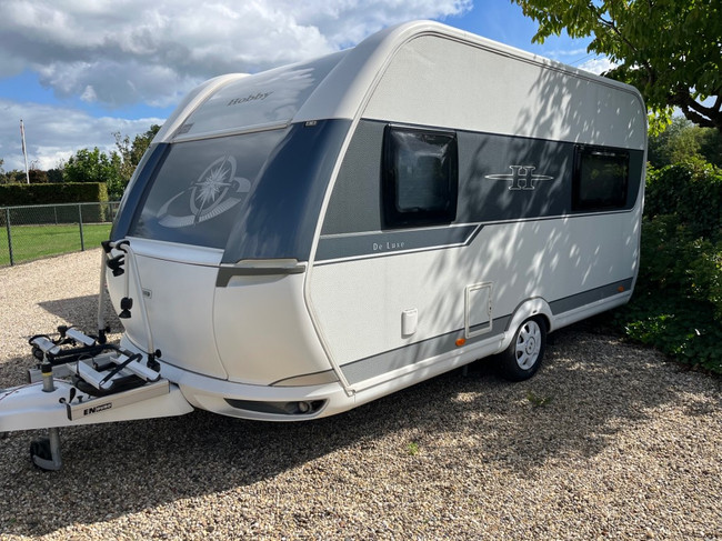 Hobby 440 Sf De Luxe Vast bed , voortent, zeer nette staat!