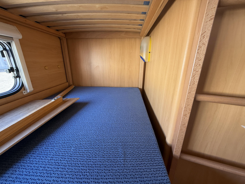 Dethleffs New Line 490 TK Stapelbed 1300KG Voortent  foto: 13