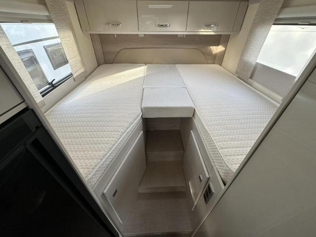 Bürstner Nexxo Van T 690 G LENGTE BEDDEN + BEARLOCK foto: 2