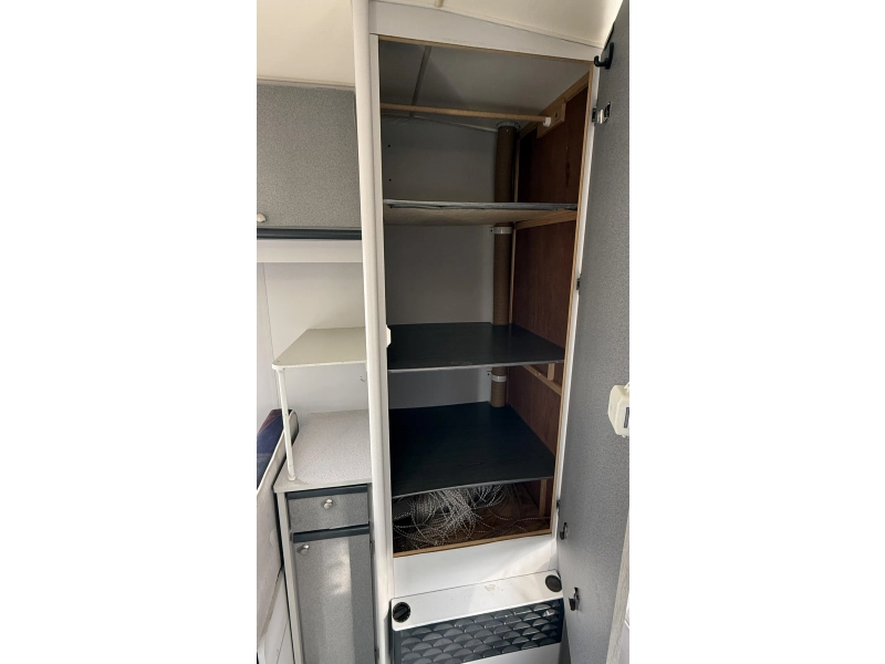 Beyerland Sprinter 430 TM treinzit vast bed toilet  foto: 5