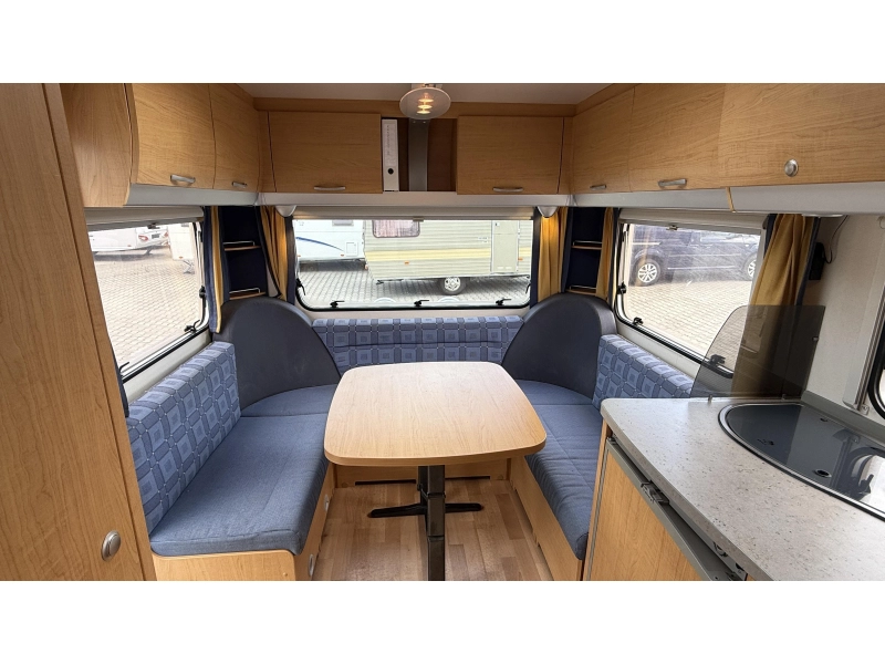 Knaus Sudwind 450 FU frans bed rondzit toilet  foto: 1