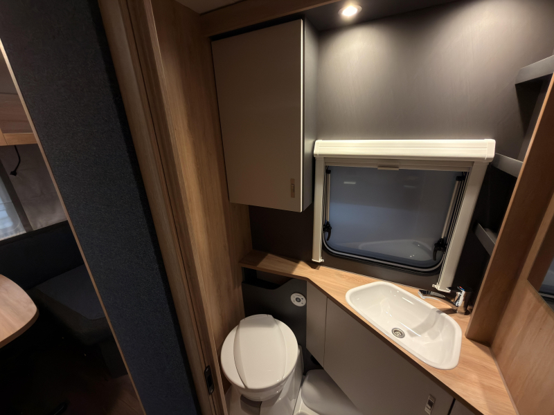 Knaus Sport 460 EU 1800 KG + Enkele Bedden  foto: 8
