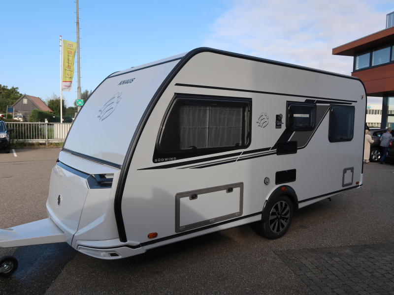 Knaus Sudwind Black Selection 450 FU FRANS BED / RONDZIT  foto: 19
