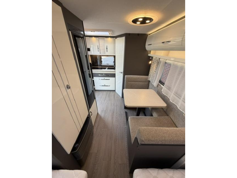 Hobby Excellent 460 SL Incl. Mover en Voortent  foto: 15