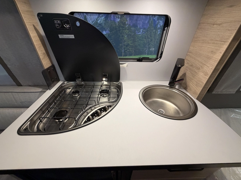 Weinsberg CaraOne Edition HOT 450 FU fransbed / rondzit  foto: 11
