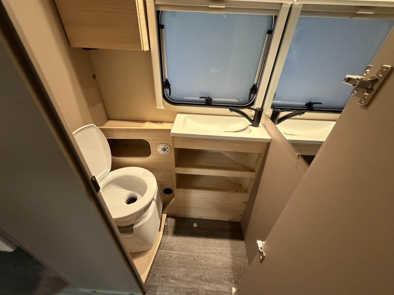 Weinsberg CaraLife 470 EU enkele bedden / dinette  foto: 10