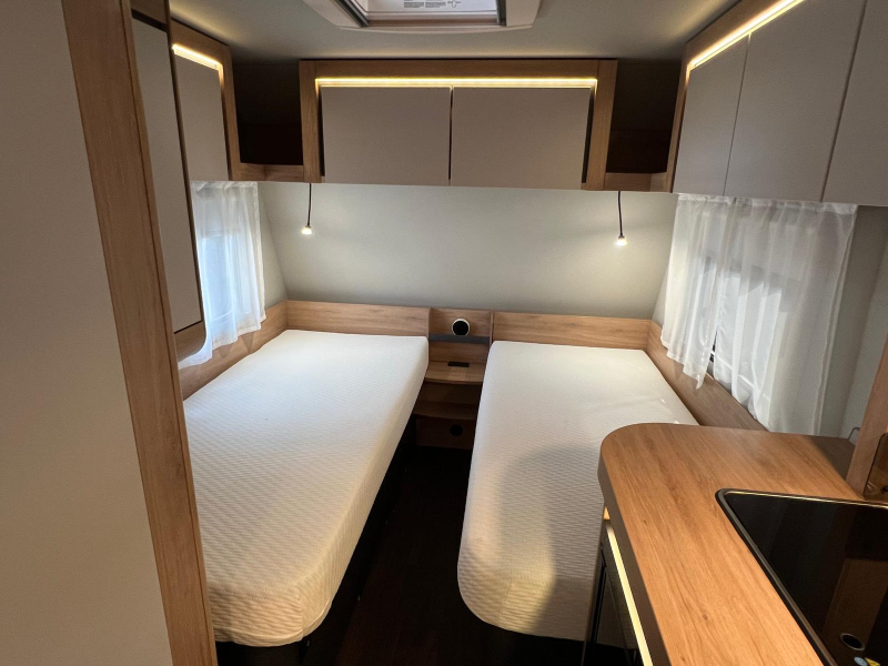 Knaus Sport 460 EU mover, luifel, fietsenrek 