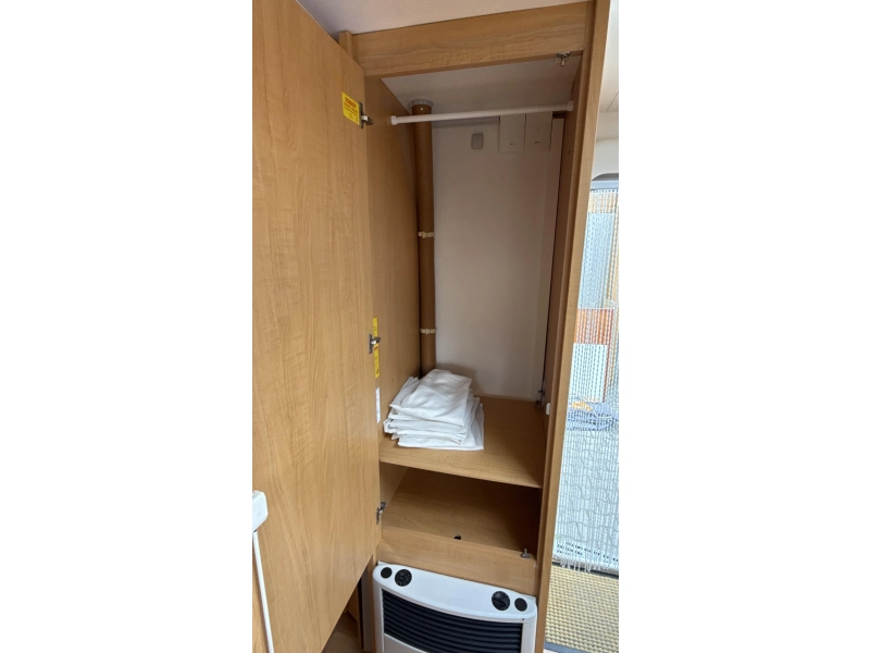 Knaus Sudwind 450 FU frans bed rondzit toilet  foto: 8