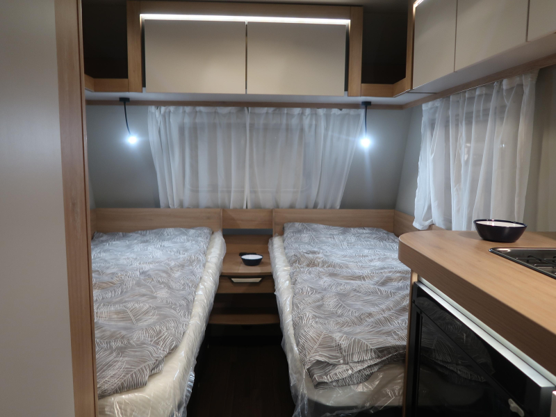 Knaus Sport 460 EU ENKELE BEDDEN / RUIME ZIT  foto: 8