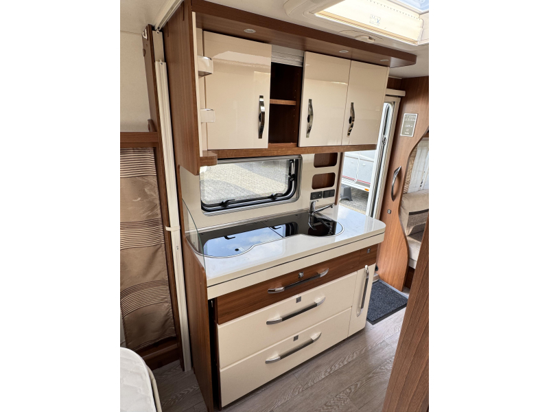 Hobby Excellent 540 UFF -rondzit-queensbed  foto: 14