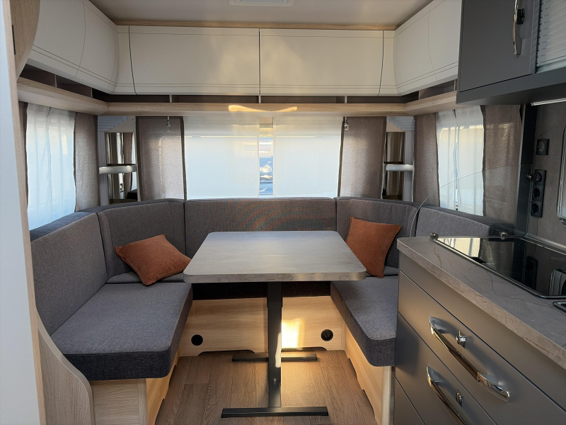 Hobby De Luxe 460 UFE Model 2027  foto: 7