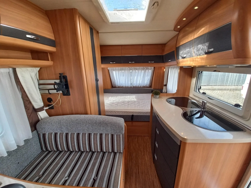 Hobby De Luxe 400 SF voortent-fietsendrager  foto: 7