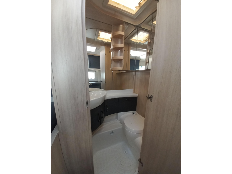 Hobby De Luxe Edition 440 SF voortent-cassette-mover  foto: 11