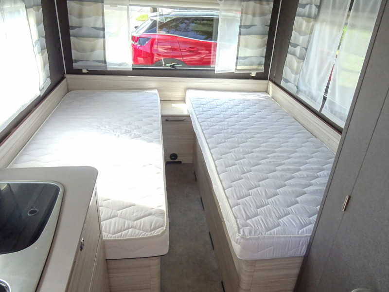 Dethleffs C'Joy 460 LE zeer nette caravan  foto: 11